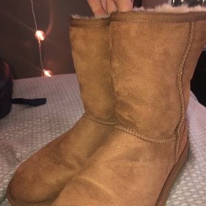 Gently Used Uggs
